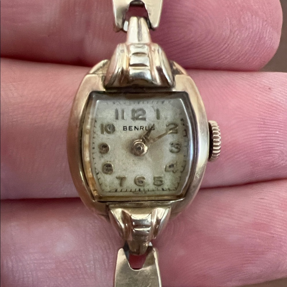 Women's Gold Benrus Watch (Winds Smoothly & Runs well)